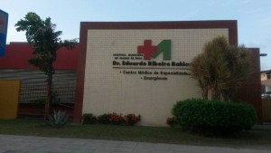 Criança tem crise respiratória e fica sem ser atendido porque o médico pediatra estava dormindo