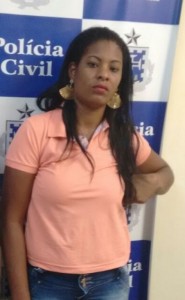 Mulher é presa em flagrante com submetralhadora em Salvador