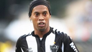 Após campanha, irmão não descarta Ronaldinho Gaúcho na Chapecoense