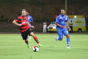 Vitória vence Galícia com placar magro e não escapa das vaias